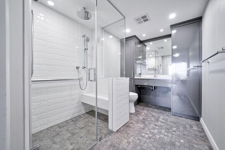 Property Photo:  360 Bloor Street E 904  ON M4W 3M3 