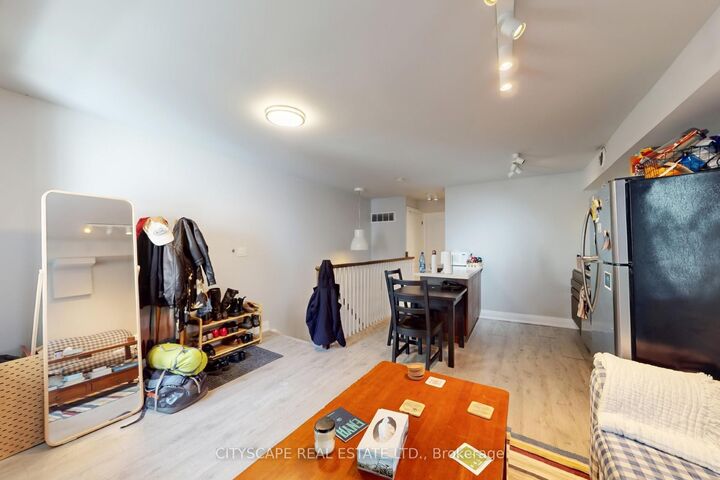 Property Photo:  467 Keele Street  ON M6N 3E1 