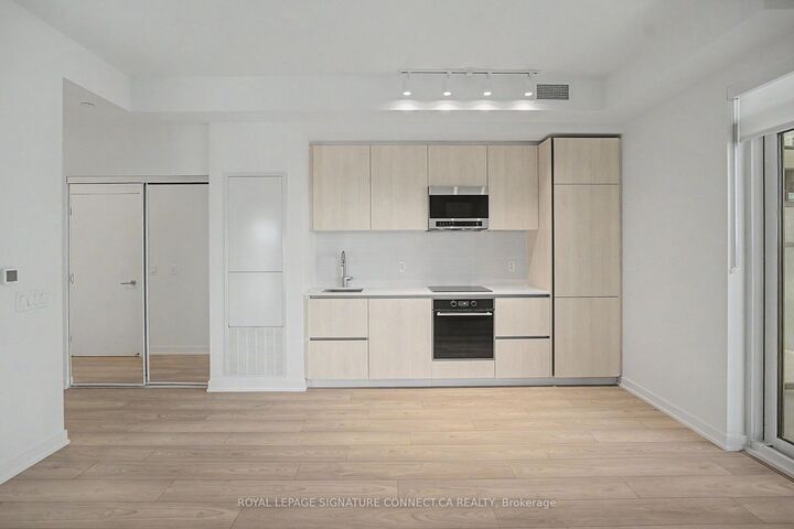 Property Photo:  110 Broadway Avenue 715  ON M4P 1V7 