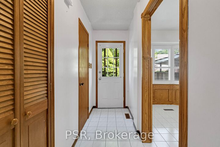 Property Photo:  4069 Chelmsford Court  ON L5B 2X2 