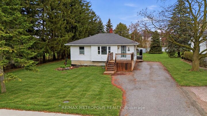 Property Photo:  148 Winchester Road E  ON L1M 1X2 