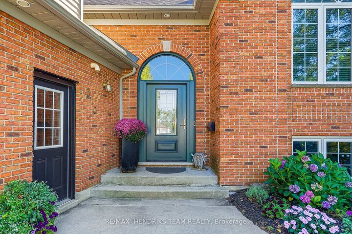 Property Photo:  310 Aqueduct Street  ON L3C 1E1 