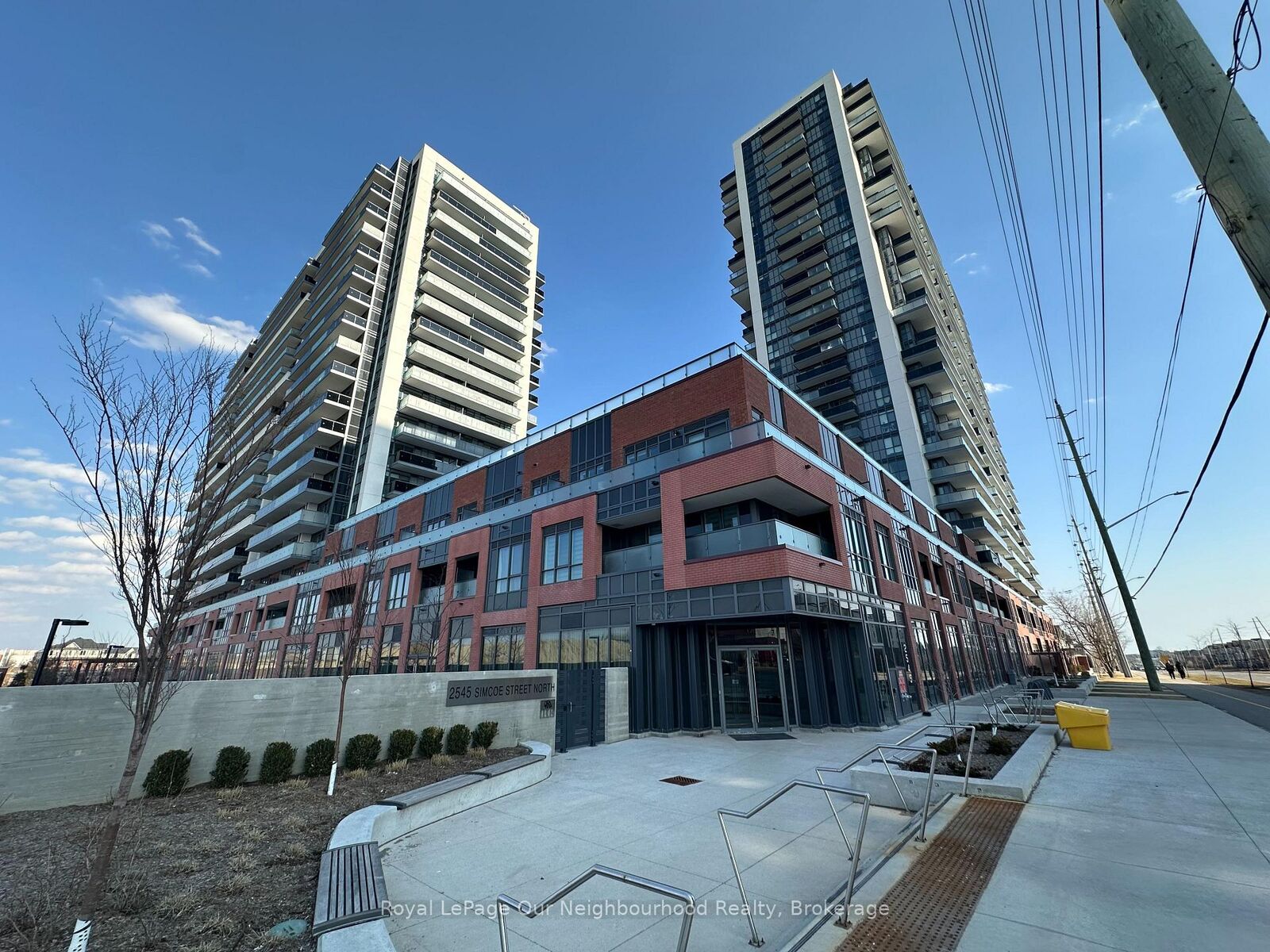 Property Photo:  2545 Simcoe Street N 2615  ON L1L 0W3 