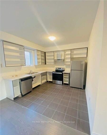 Property Photo:  31 Allegro Drive Main  ON L6Y 6J9 