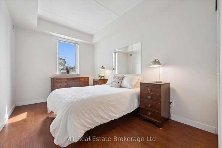 Property Photo:  5 Gordon Street 208  ON N1H 4G8 