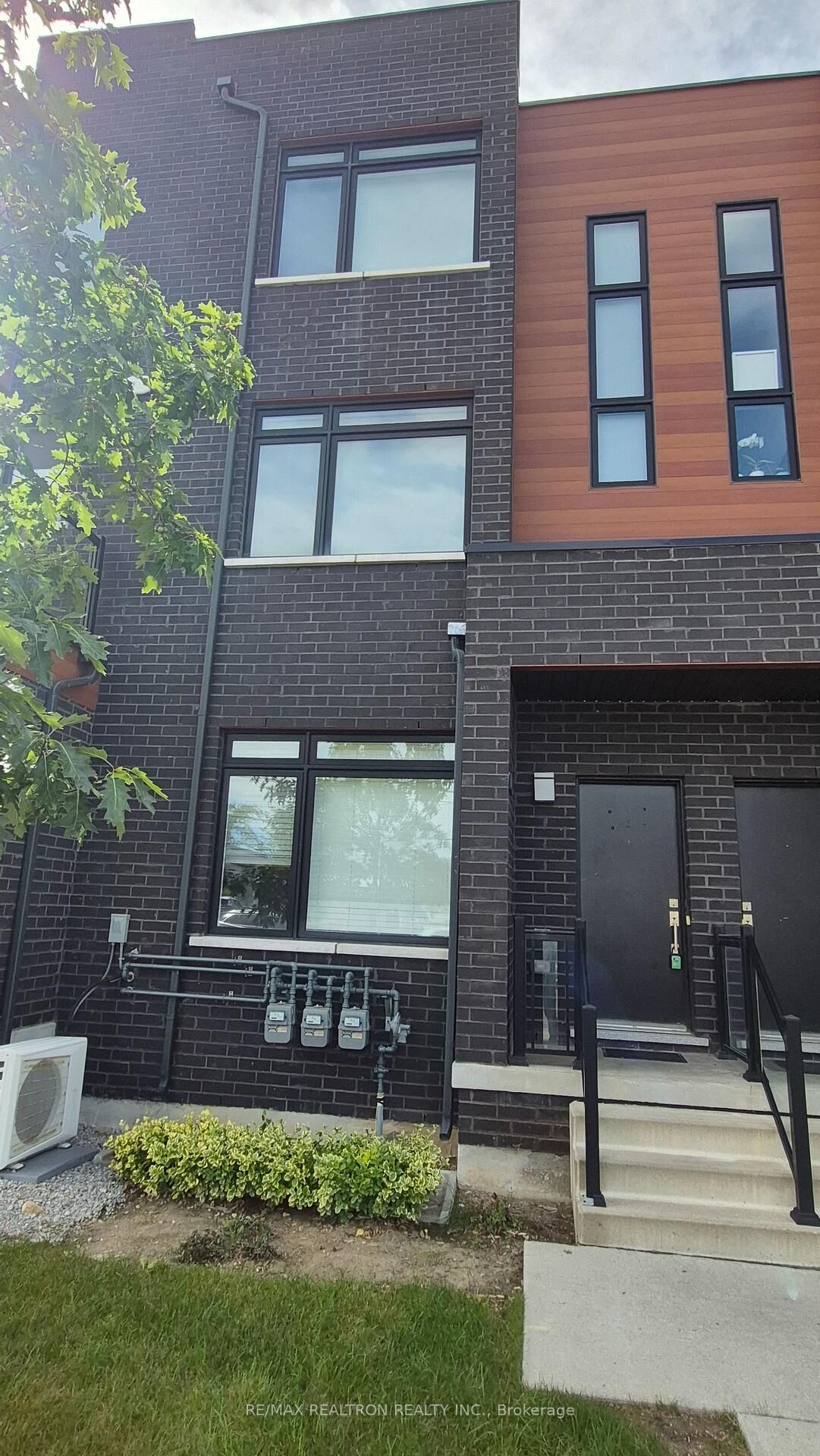 Property Photo:  370 Red Maple Road 79  ON L4C 5T4 