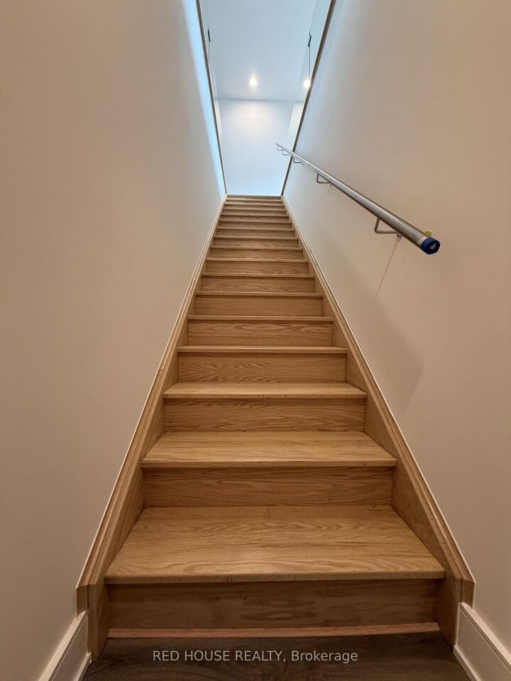Property Photo:  216 Ellis Avenue  ON L2P 0H2 