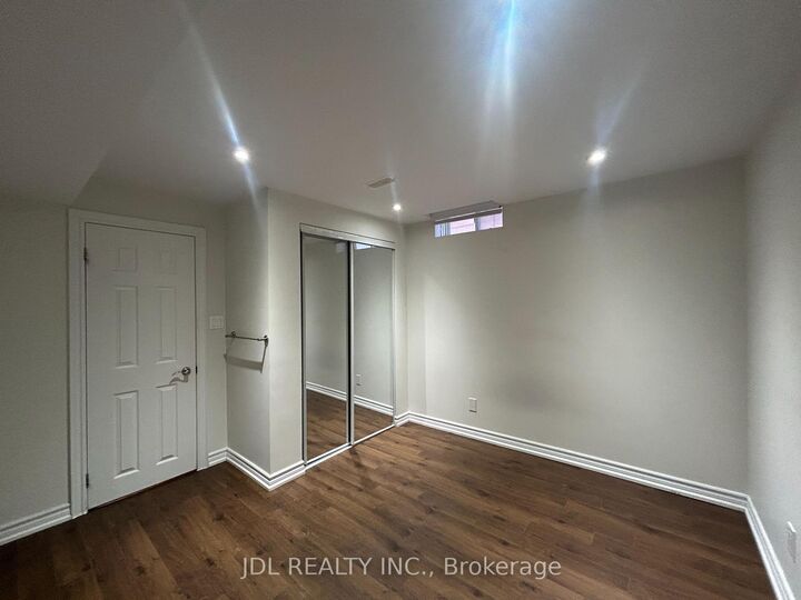 Property Photo:  36 Bendamere Cres Crescent Entire Two-Bedroom Bsmt  ON L3P 6Y1 
