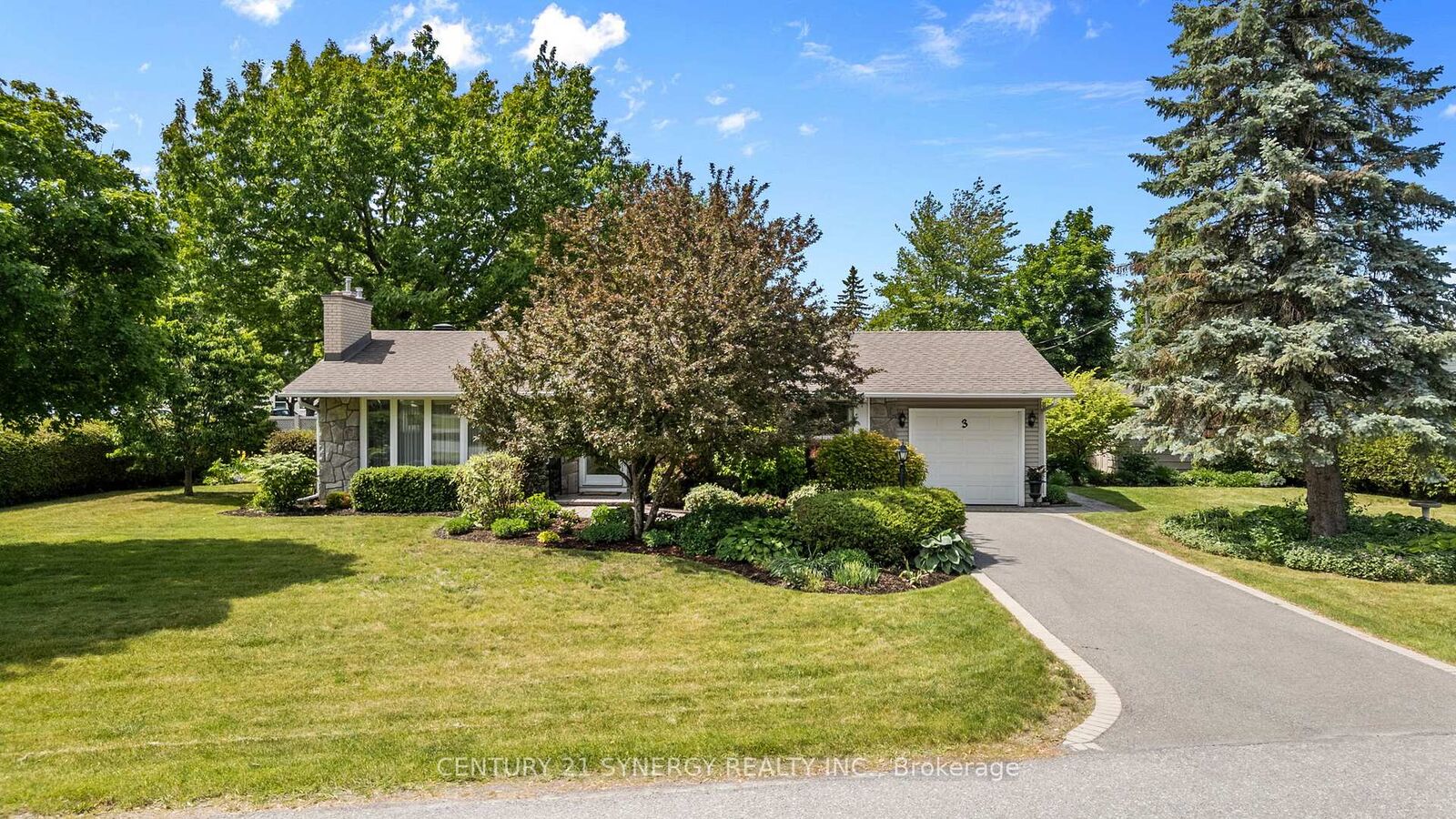 Property Photo:  3 Auburn Street  ON K2H 6L7 