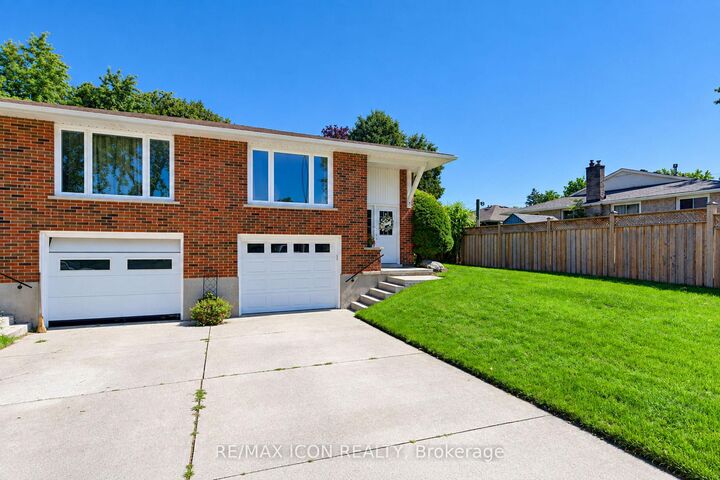 Property Photo: 31 Grosbeak Road ON N3B 1V8