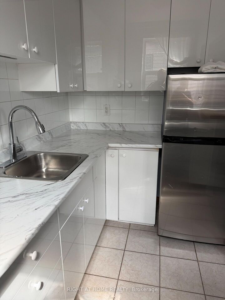 Property Photo:  115 Eighth Street 10  ON M8V 3C5 