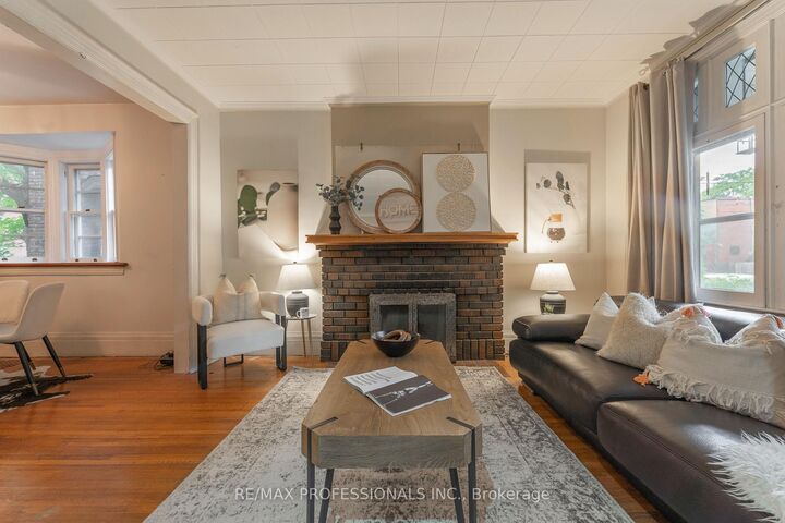 Property Photo:  181 Garden Avenue  ON M6R 1H8 