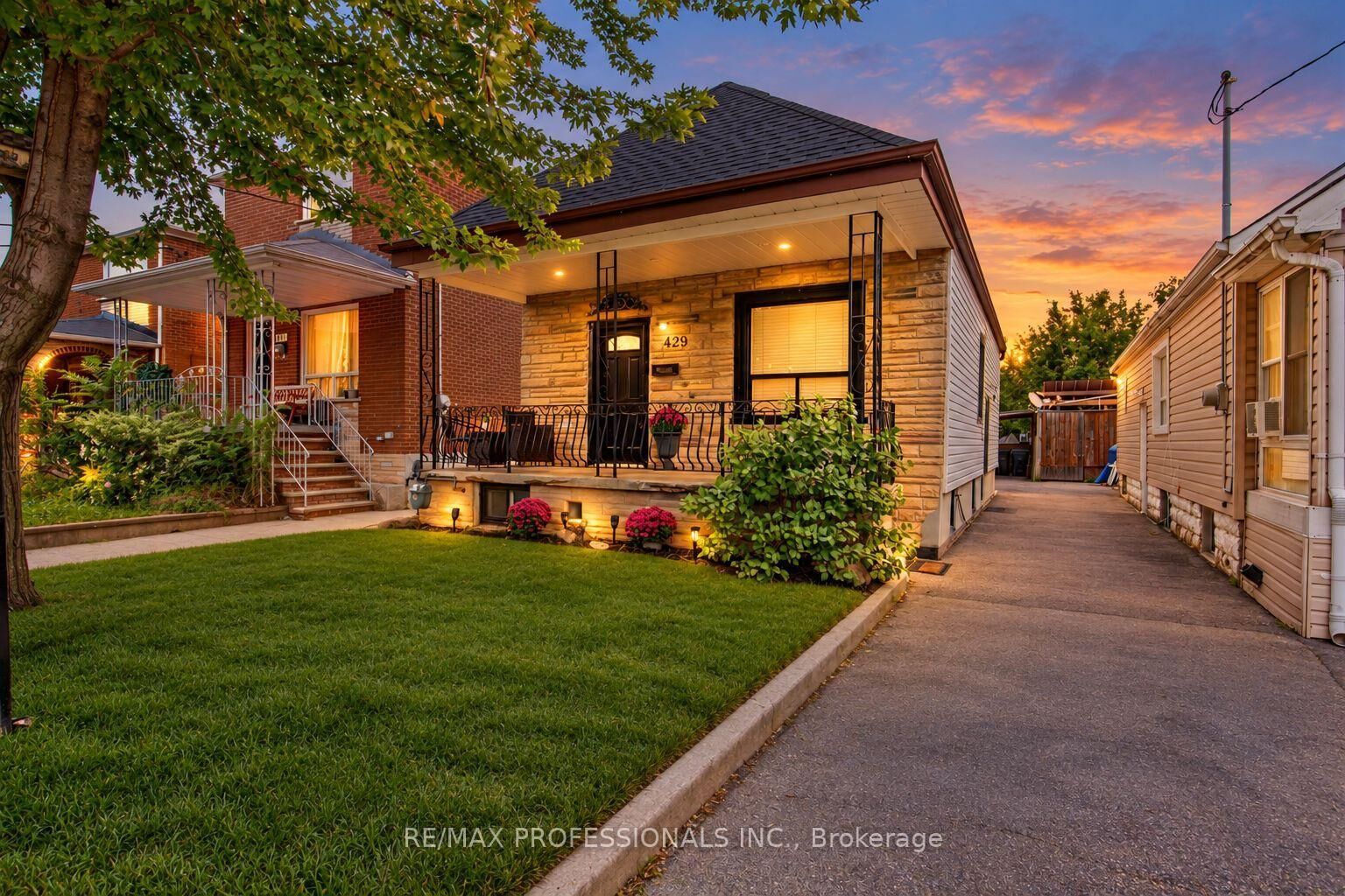 Property Photo:  429 Gilbert Avenue  ON M6E 4X2 