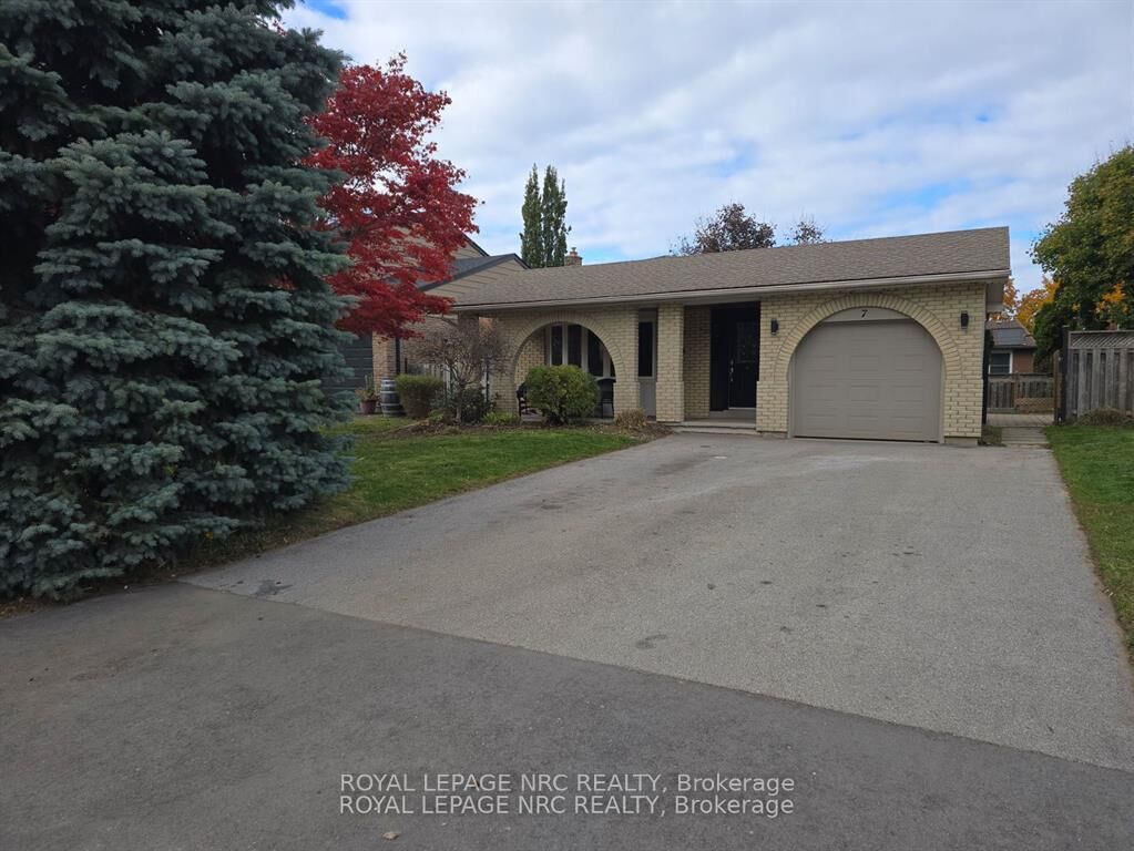 Property Photo:  7 Blue Spruce Court  ON L2N 4E6 