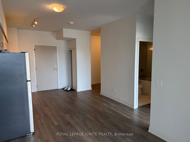 Property Photo:  10 Meadowglen Place 301  ON M1G 0A8 