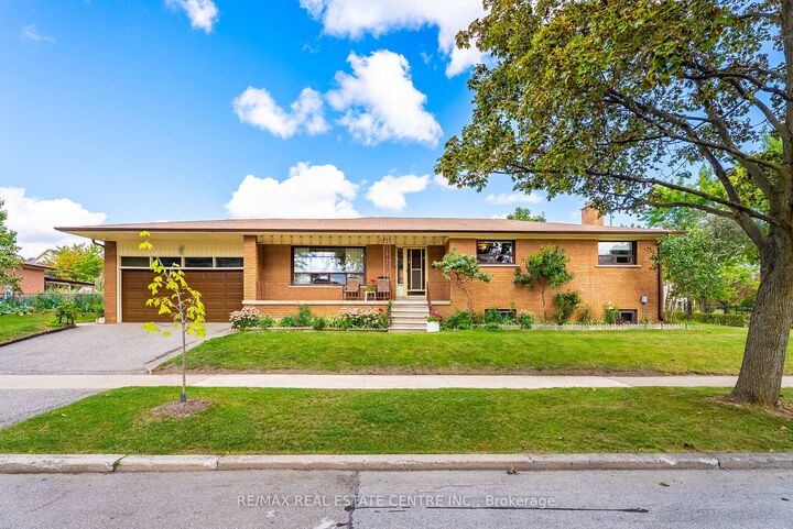Property Photo:  4 Dunreo Drive  ON M3L 2E9 