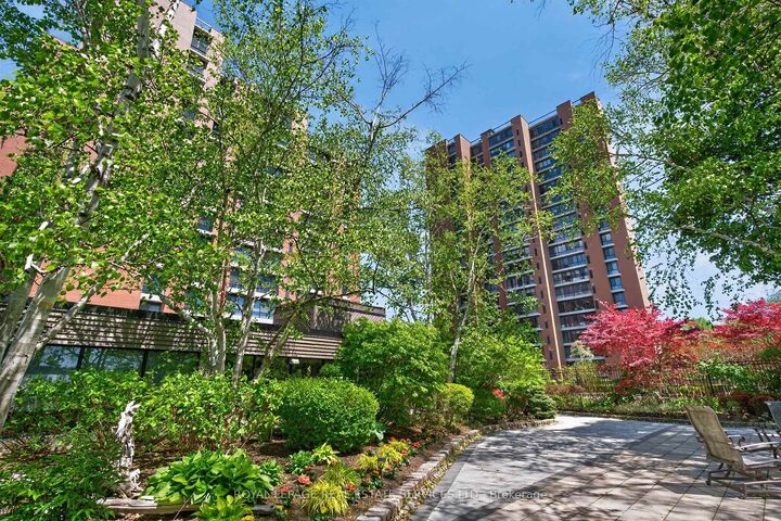 Property Photo: 1400 Dixie Road 110 ON L5E 3E1