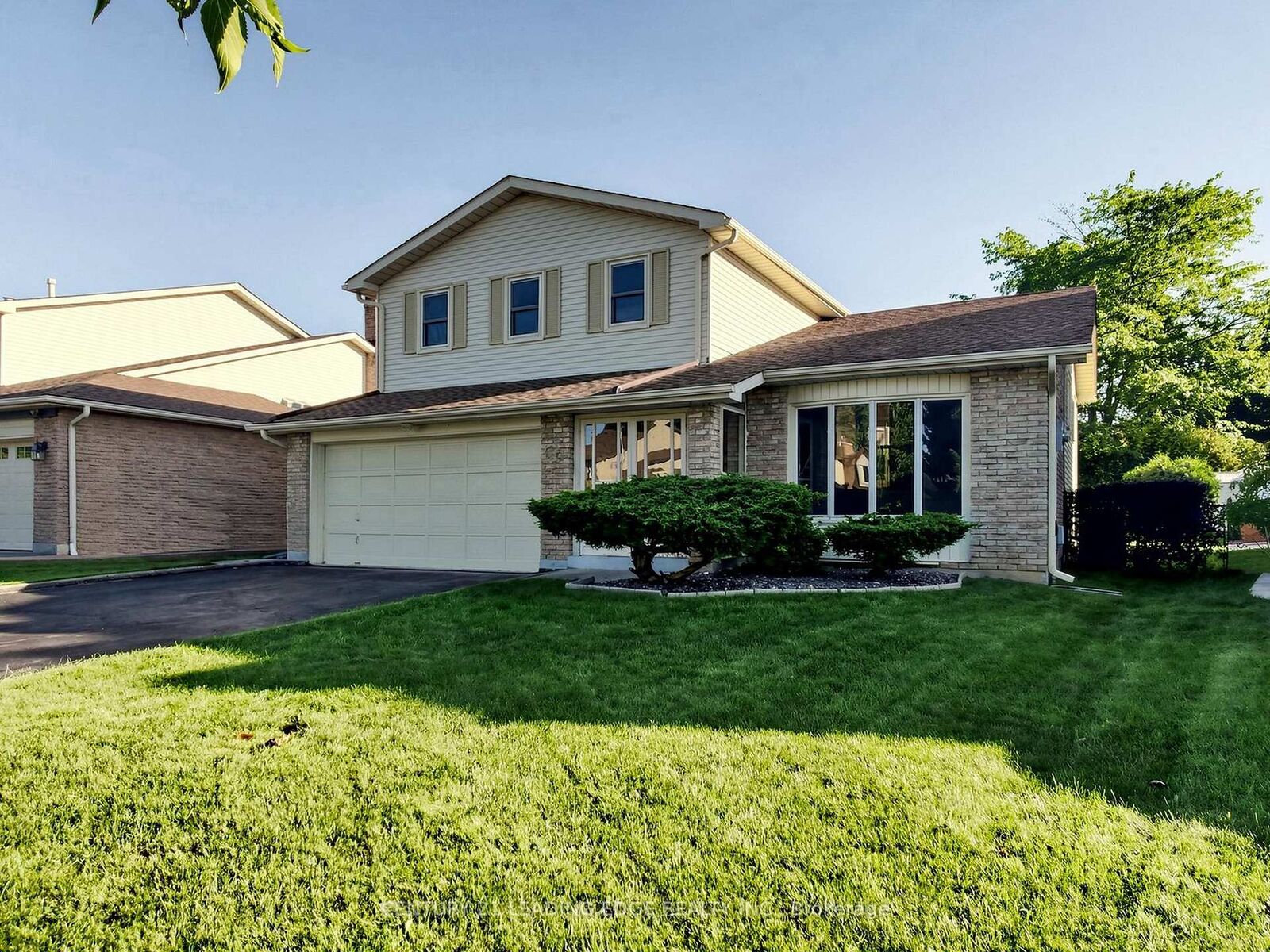 Property Photo:  63 Mansfield Street  ON L6S 2X9 
