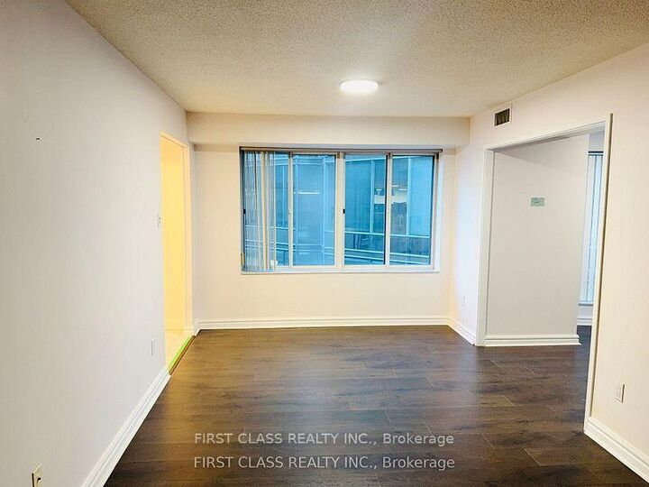 Property Photo:  33 University Avenue 1303  ON M5J 2S7 