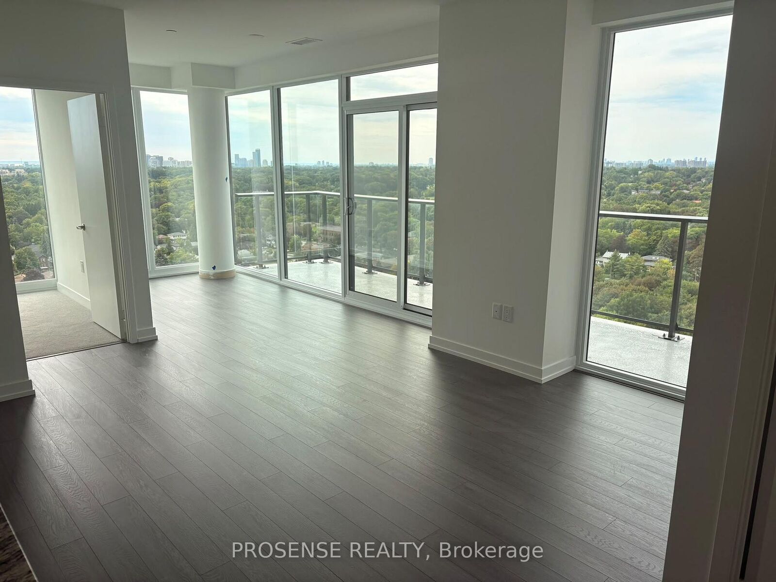 Property Photo:  4010 Eglinton Avenue W 1810  ON M9A 0G5 