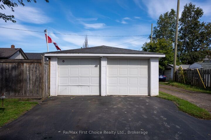 Property Photo:  746 Norah Street S  ON P7E 1P7 