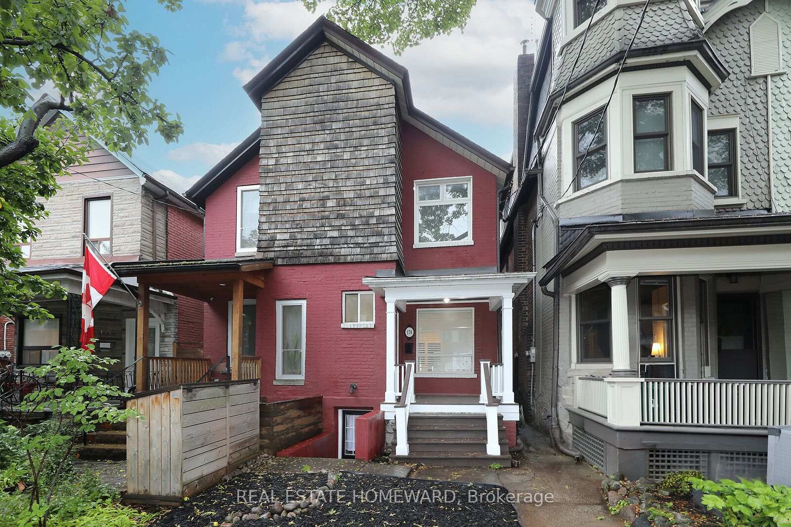 Property Photo:  178 Delaware Avenue  ON M6H 2T3 