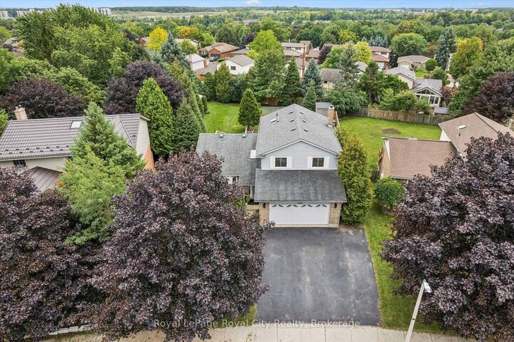 Property Photo:  32 Thornhill Drive  ON N1H 8B6 