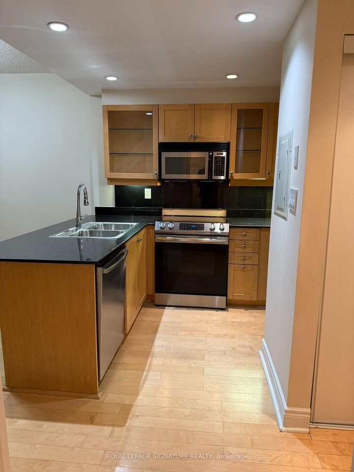 Property Photo: 80 Cumberland Street 1705 ON M5R 3N7