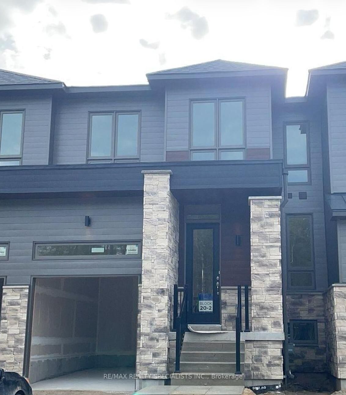 Property Photo:  3 Eberhardt Drive  ON L9Z 0K6 