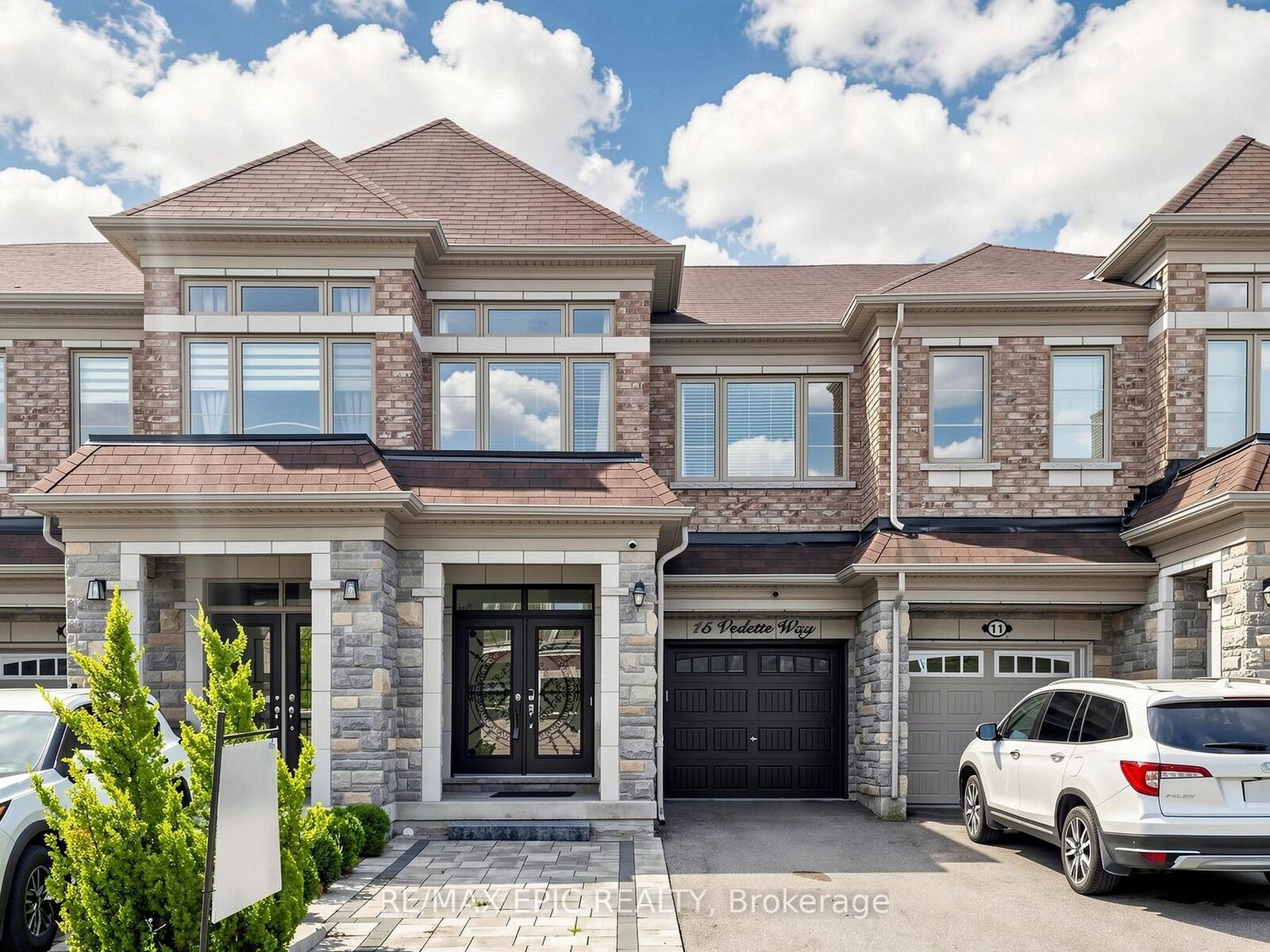Property Photo:  15 Vedette Way  ON L4H 4K2 