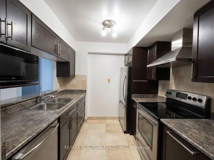 Property Photo:  238 Doris Avenue 1811  ON M2N 6W1 