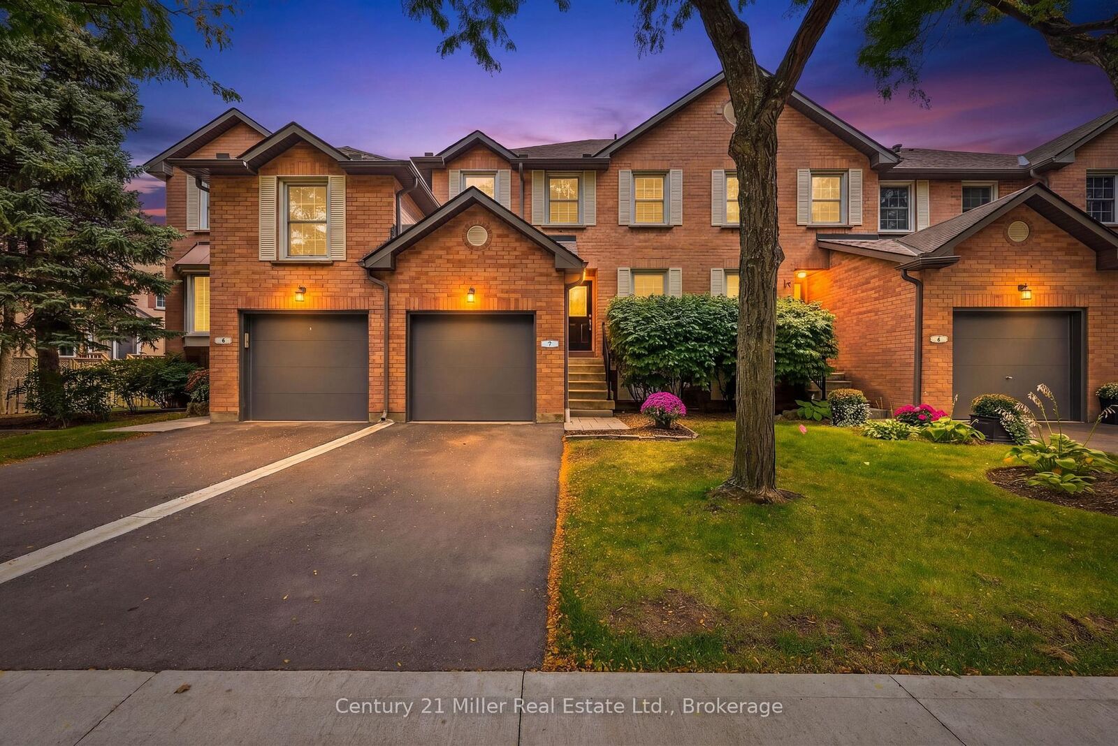 Property Photo:  2935 Headon Forest Drive 7  ON L7M 3Z7 
