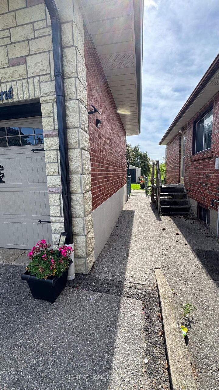 Property Photo:  31 Whitburn Crescent Lower Level  ON M3M 2S3 