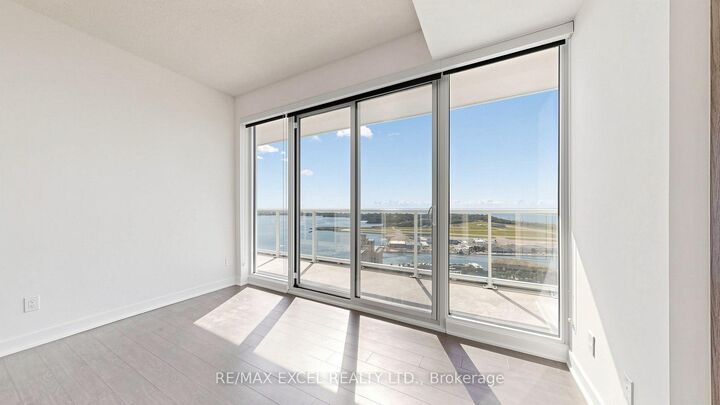 Property Photo:  17 Bathurst Street 4002  ON M5V 0N1 