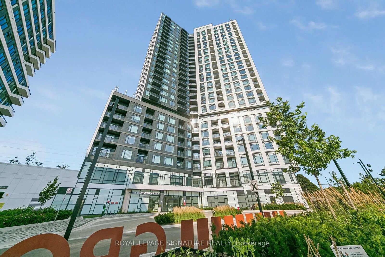 Property Photo:  2495 Eglinton Avenue W 2404  ON L5M 2T2 