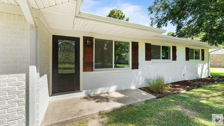 Property Photo:  304 Hummingbird Trail  TX 75551 