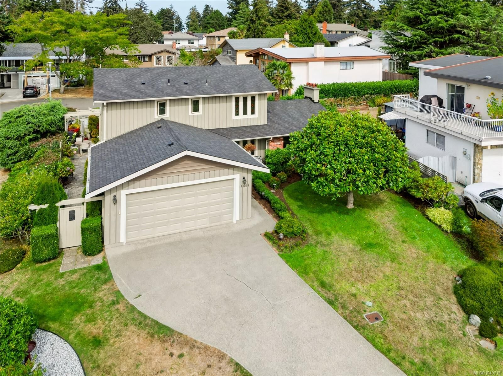 Property Photo: 1658 Brousson Dr BC V8N 5S2