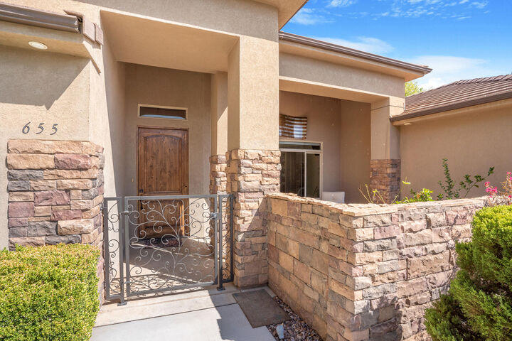 Property Photo:  655 E Lost Ridge Dr  UT 84780 