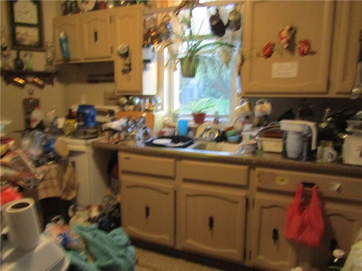 Property Photo: 622-624 Kingview Rd PA 15683