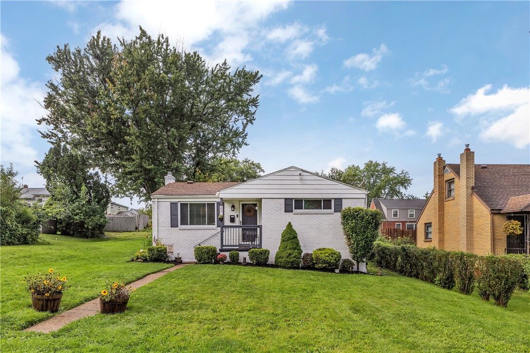 Property Photo:  207 Clifford Ave  PA 15238 