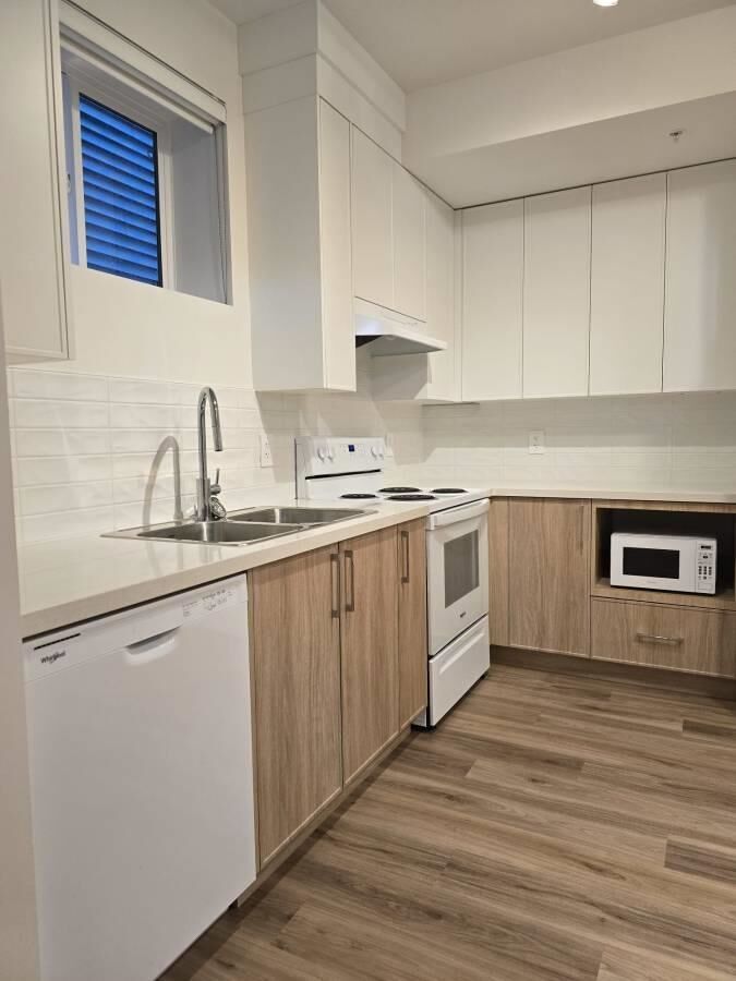Property Photo:  11246 251A St Suite  BC V2W 0K8 