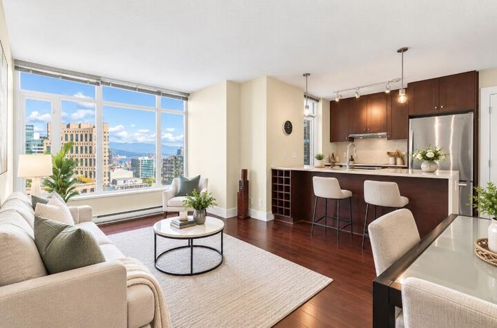 Photo de la propriété: 888 Homer Street 2504 BC V6B 0H7