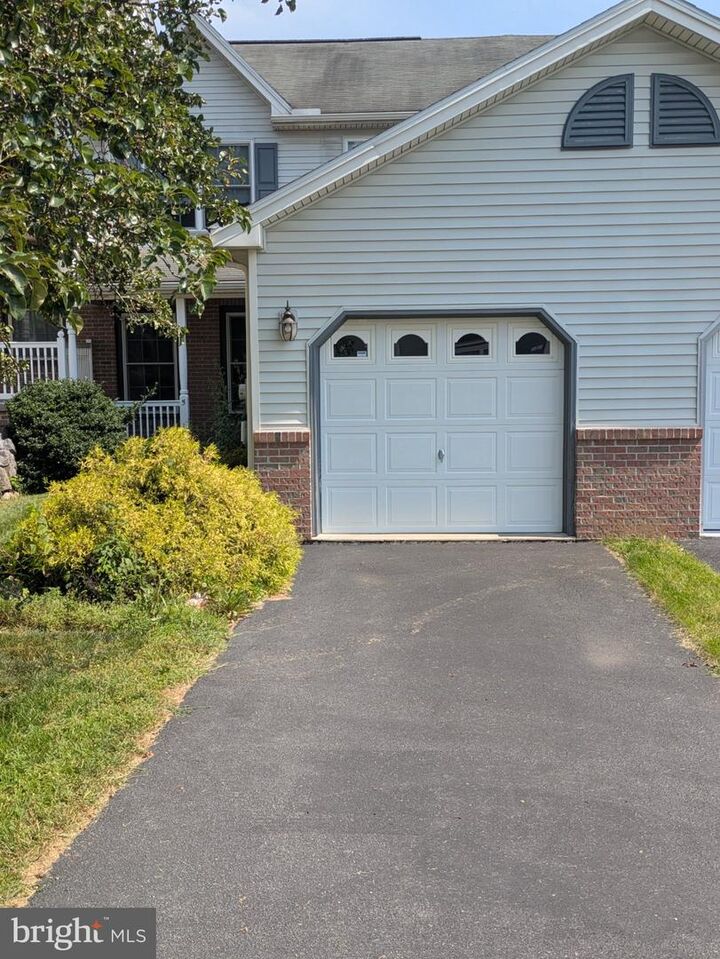 Property Photo:  5 Lismore Place  PA 17050 