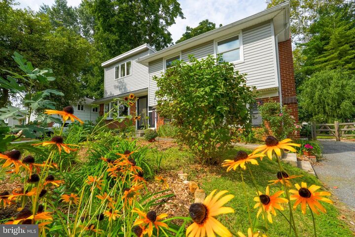 Property Photo: 609 School Lane PA 19086