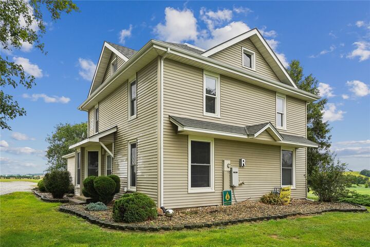 Property Photo:  2275 59th St Drive  IA 52349 