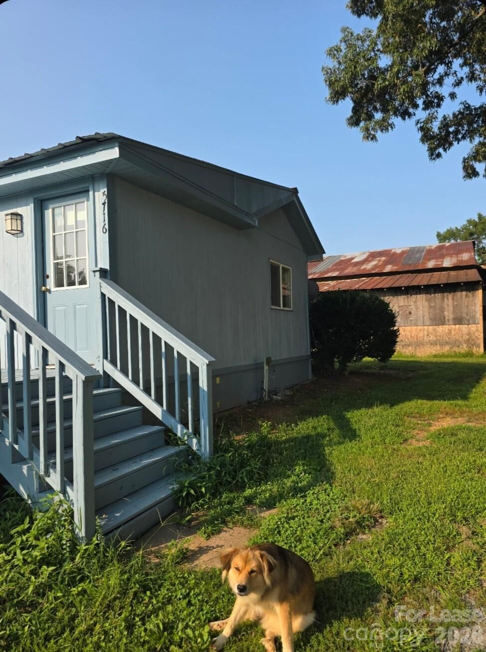 Property Photo:  