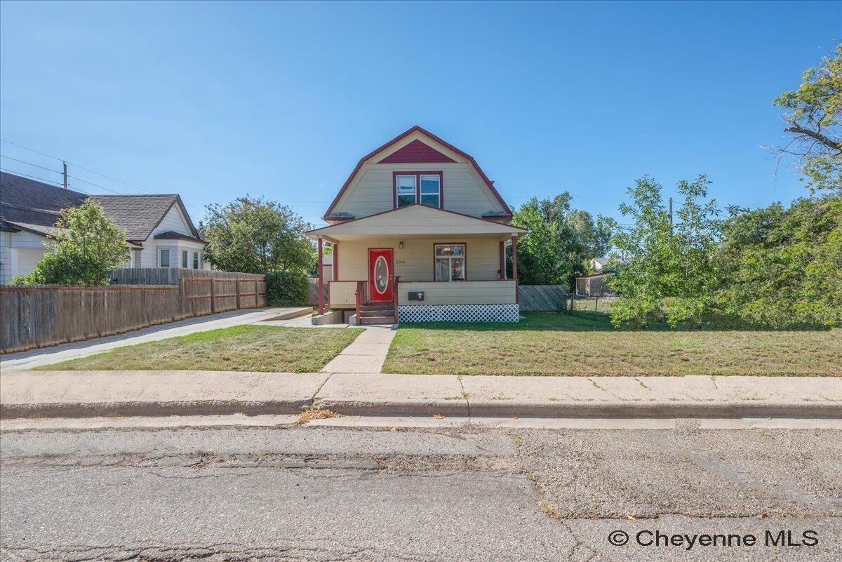 Property Photo: 2215 E 17th St WY 82001