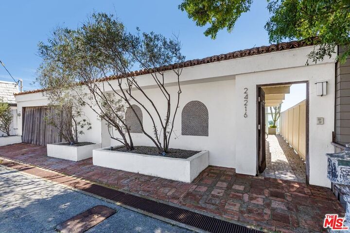 Property Photo:  24216 Malibu Rd  CA 90265 