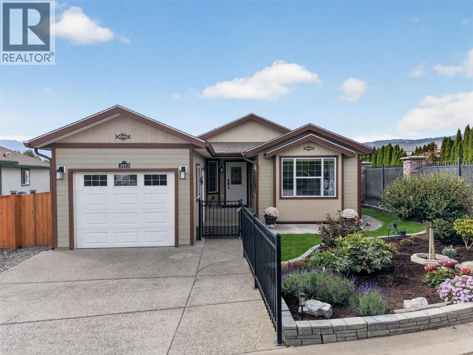 Property Photo:  3493 Oak Crescent  BC V4T 3A5 