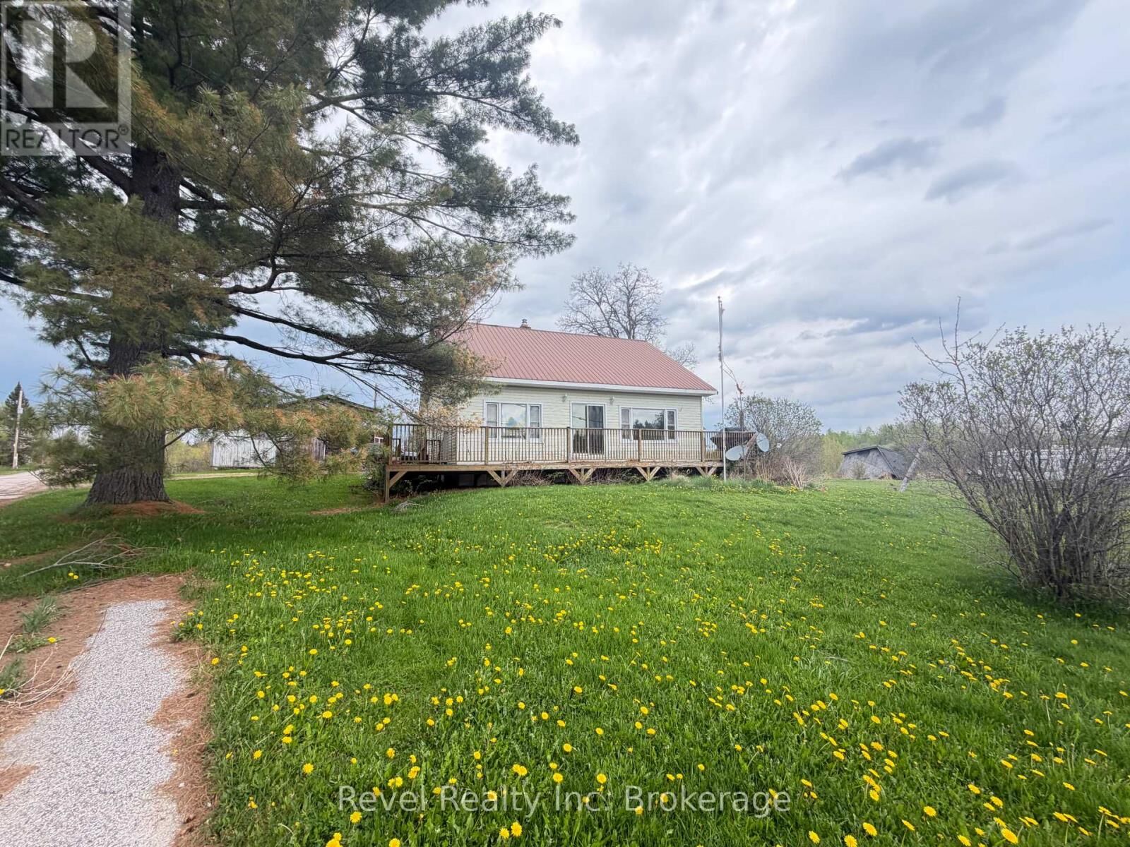 Property Photo: 8 Trailaine Road ON P0H 1A0
